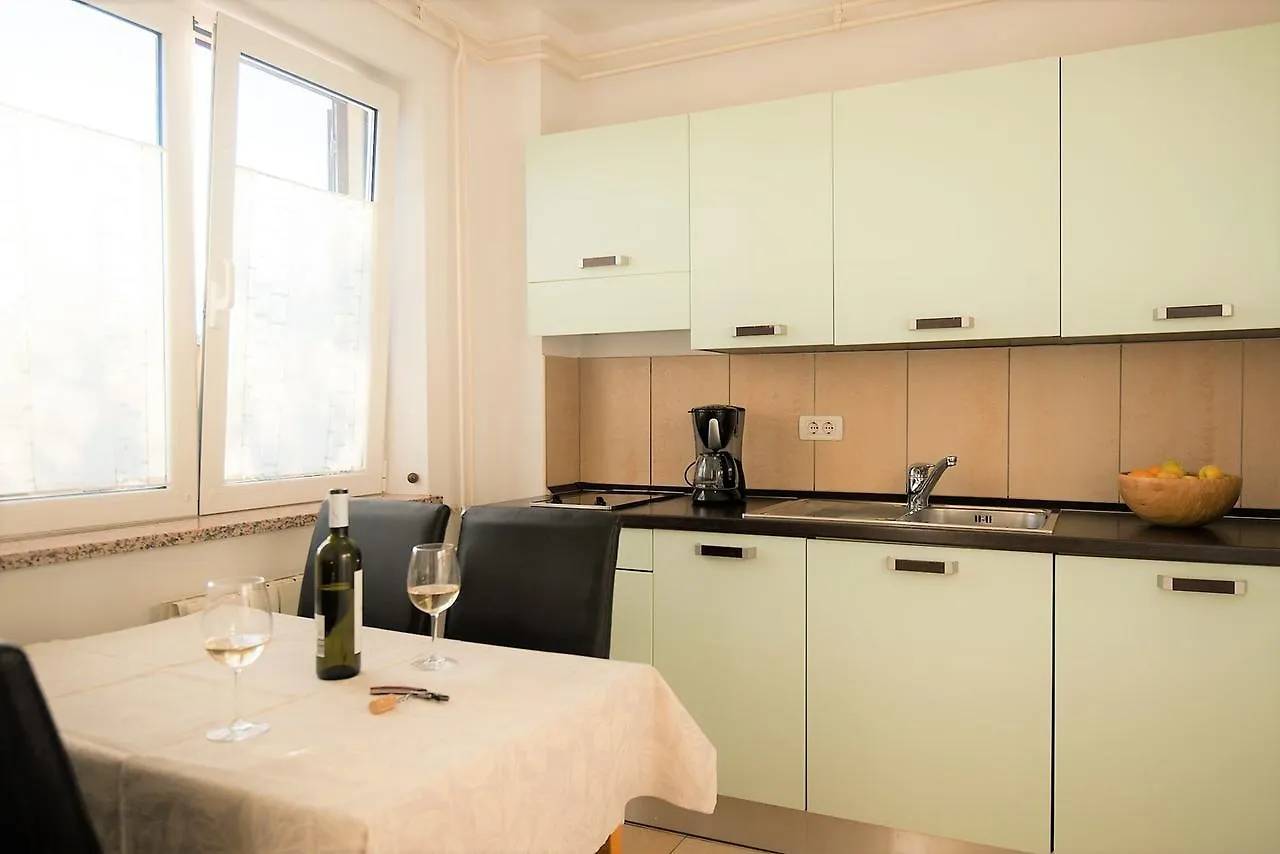 בית הארחה פורץ Apartments Sandra