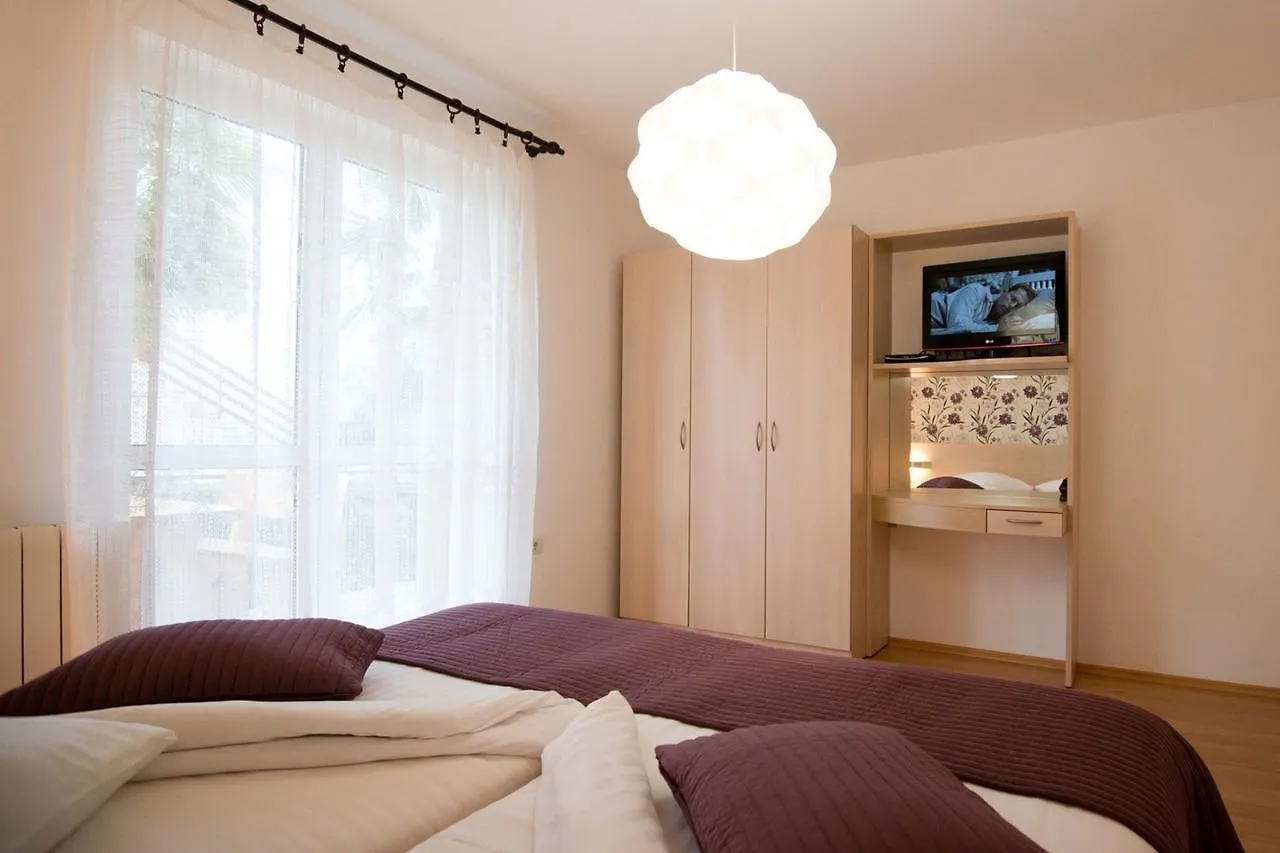 פורץ Apartments Sandra 3*,  קרואטיה