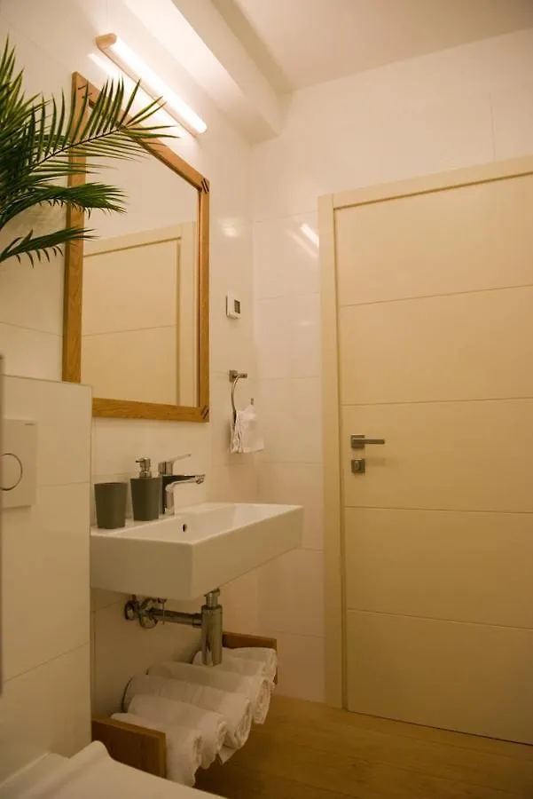 Apartments Sandra 포레치 게스트하우스