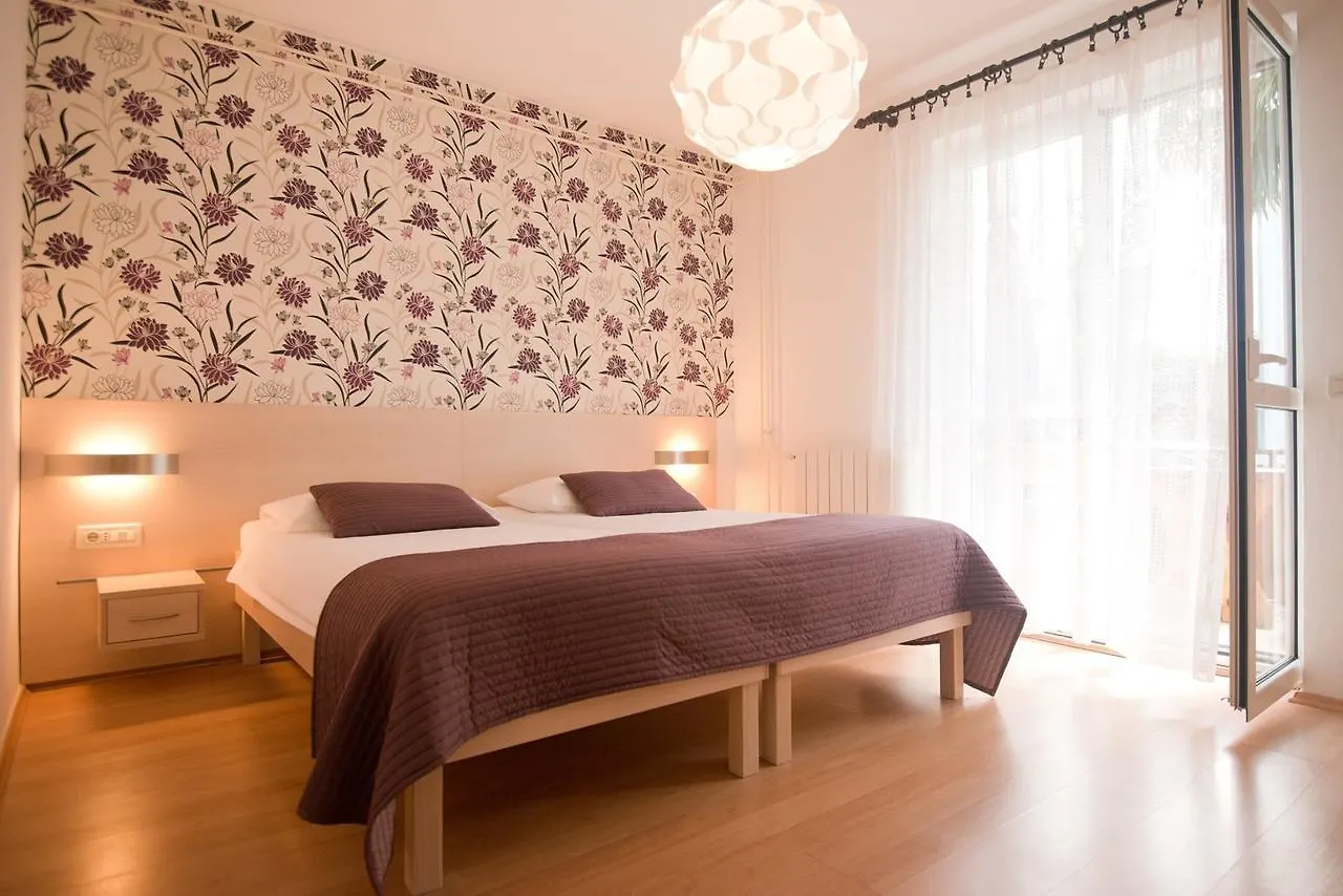 Apartments Sandra 포레치 게스트하우스