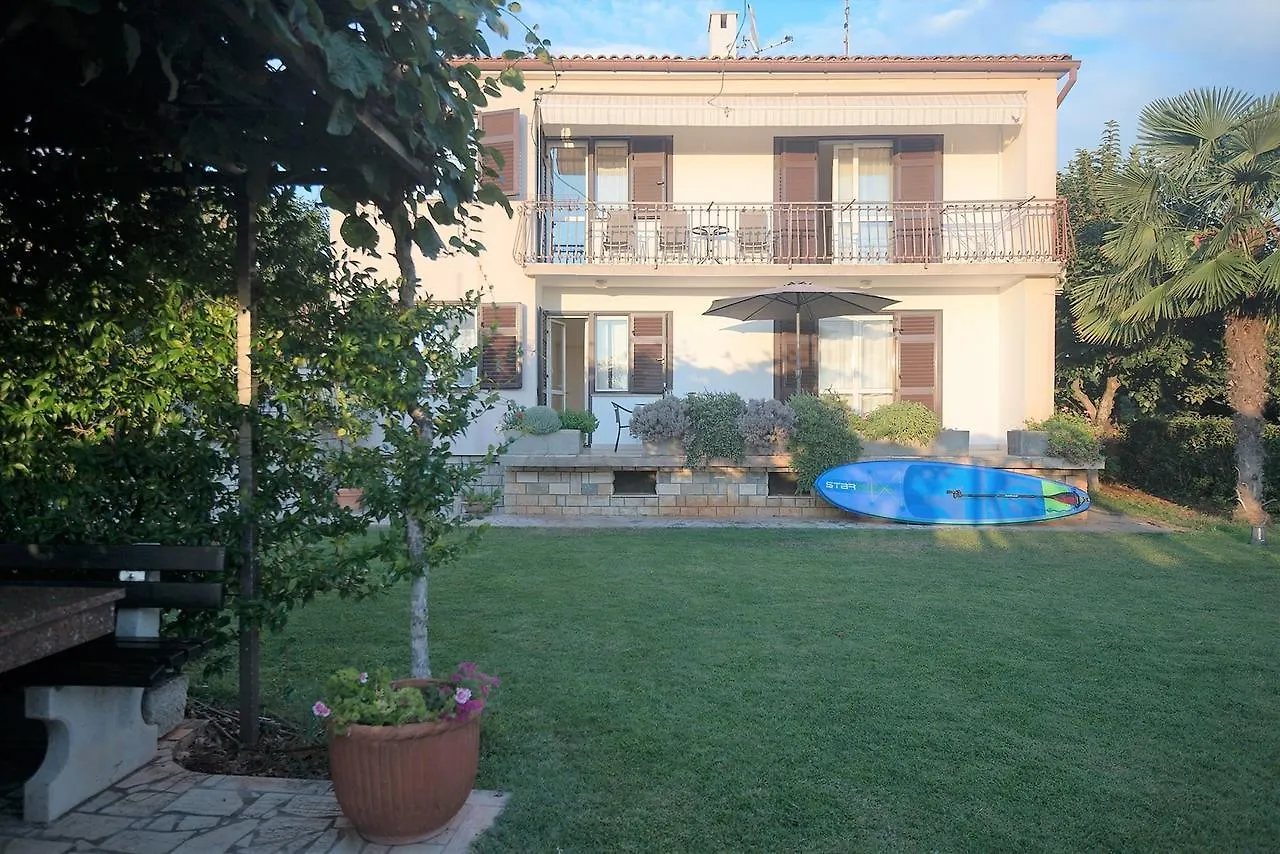 Apartments Sandra 포레치 3*,